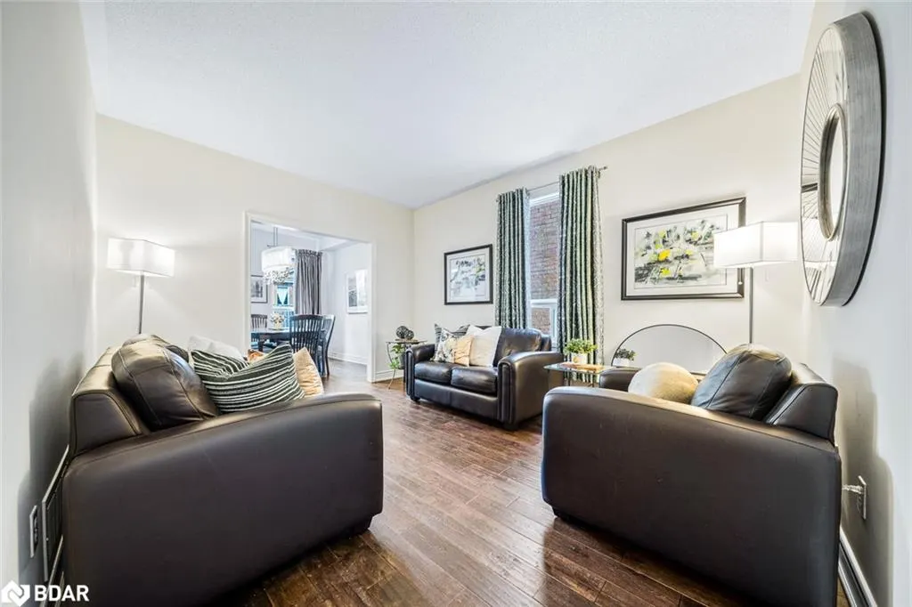 432 Woodsmere Crescent