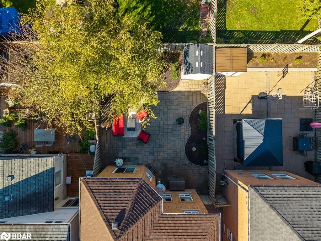 432 Woodsmere Crescent