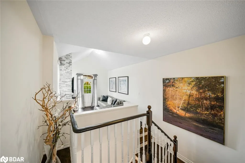 432 Woodsmere Crescent