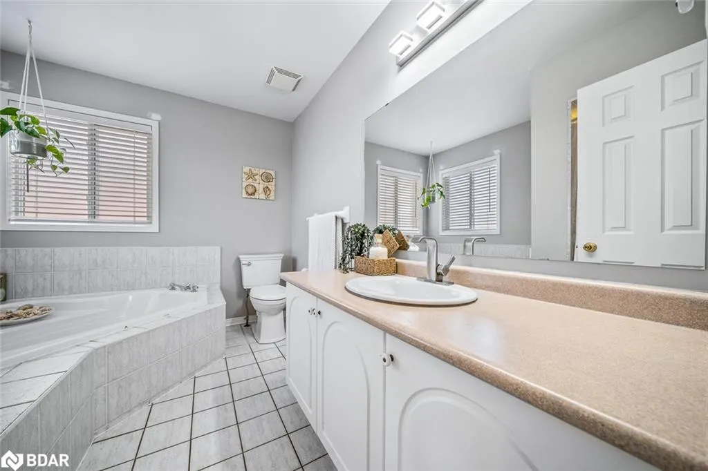 432 Woodsmere Crescent