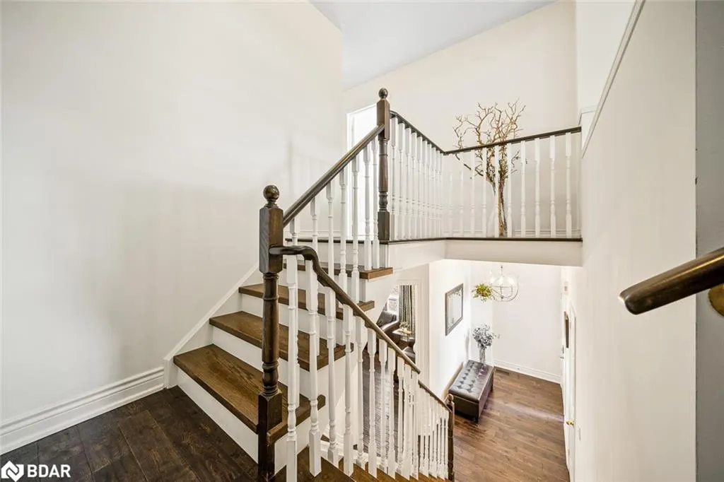 432 Woodsmere Crescent