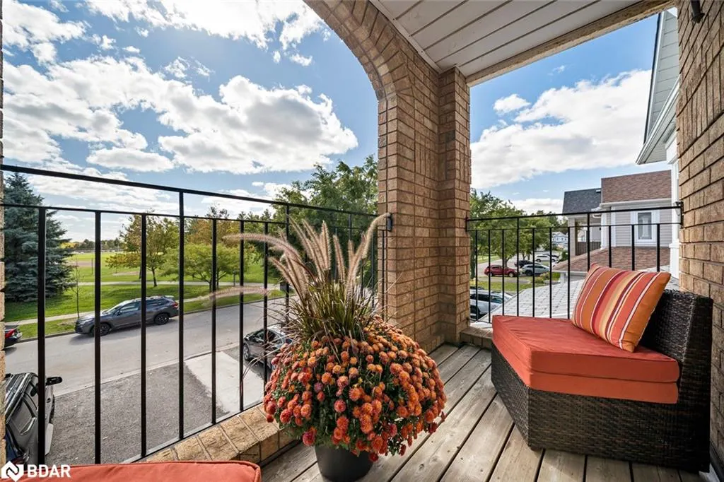432 Woodsmere Crescent