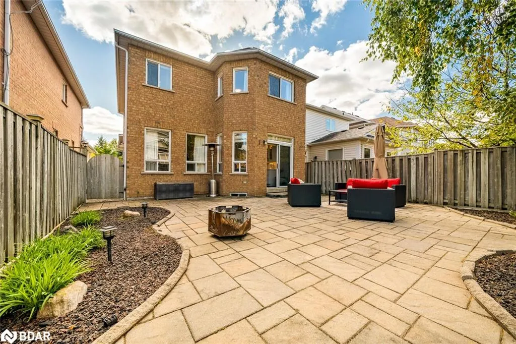 432 Woodsmere Crescent