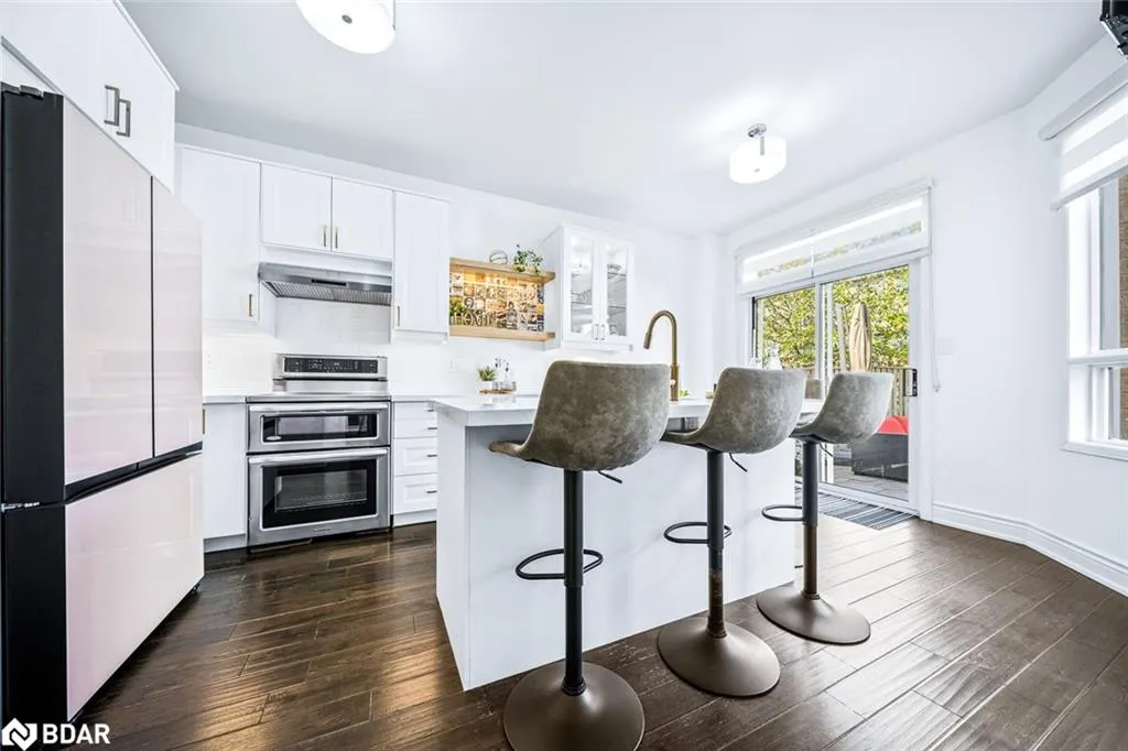432 Woodsmere Crescent
