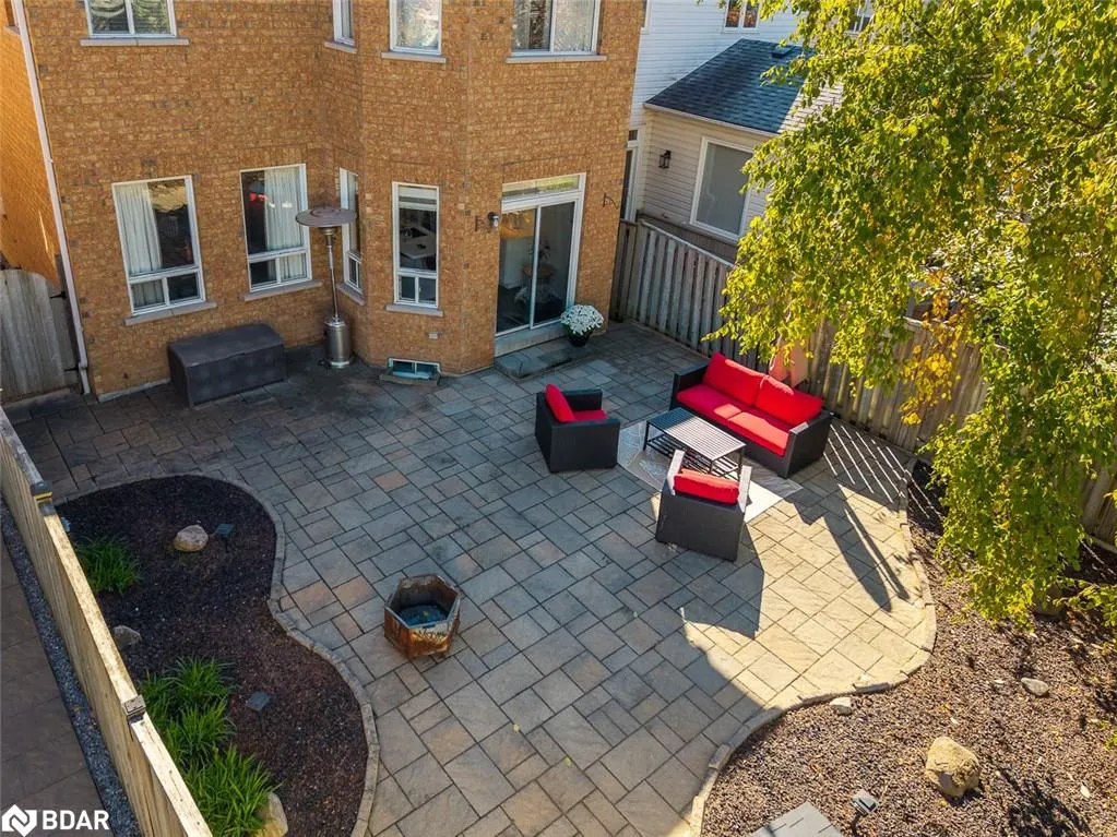 432 Woodsmere Crescent