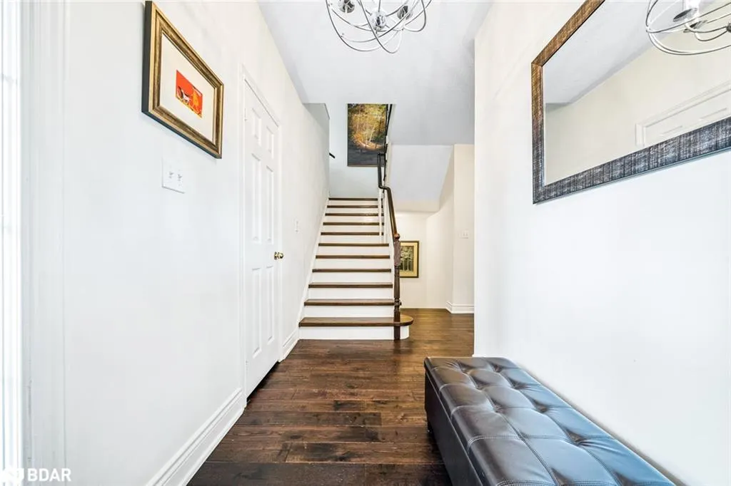 432 Woodsmere Crescent