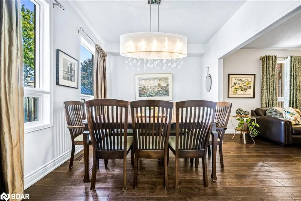 432 Woodsmere Crescent