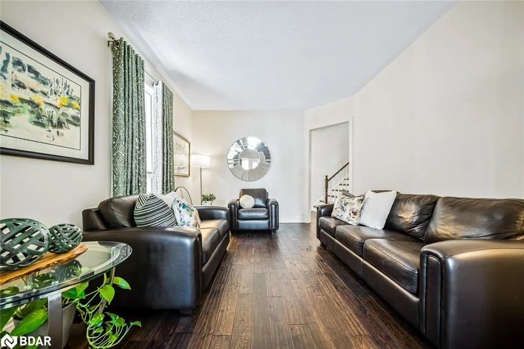 432 Woodsmere Crescent