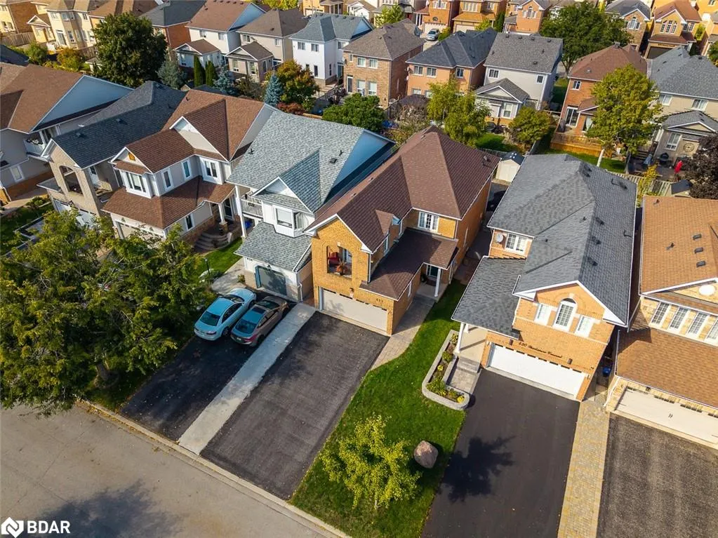 432 Woodsmere Crescent