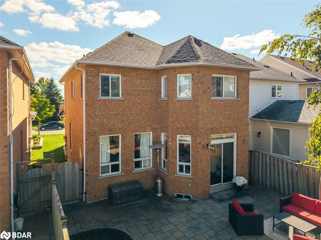 432 Woodsmere Crescent