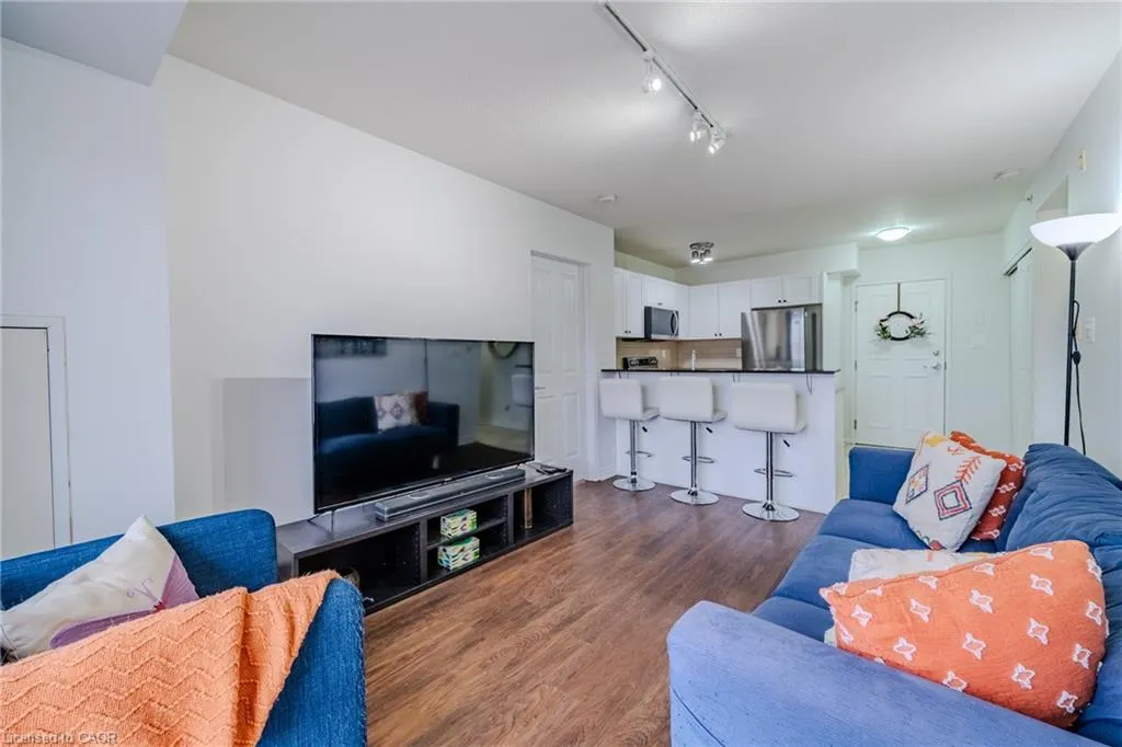 8 Harris Street, #422