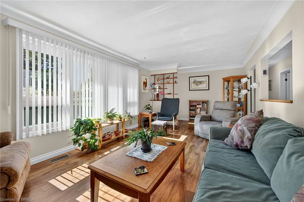 169 Governors Road E