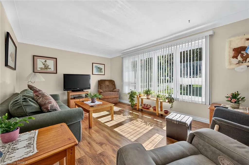 169 Governors Road E
