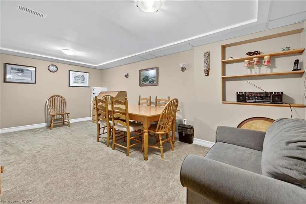 169 Governors Road E