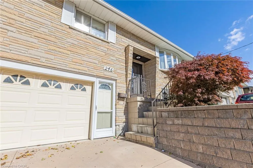 246 Thaler Avenue N, #Upper Level