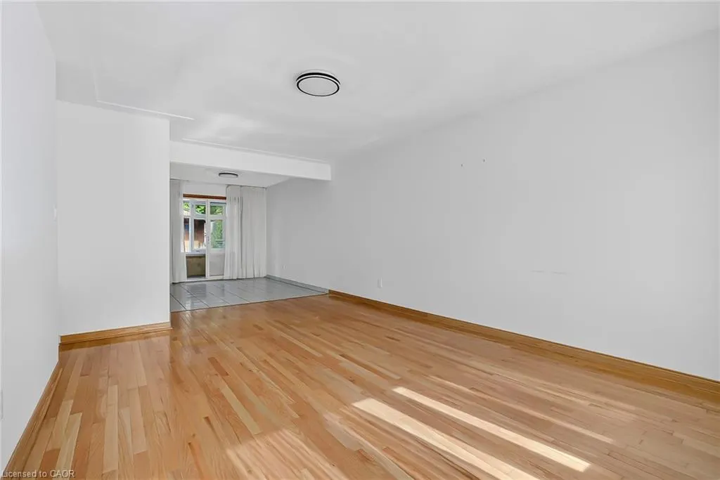 246 Thaler Avenue N, #Upper Level