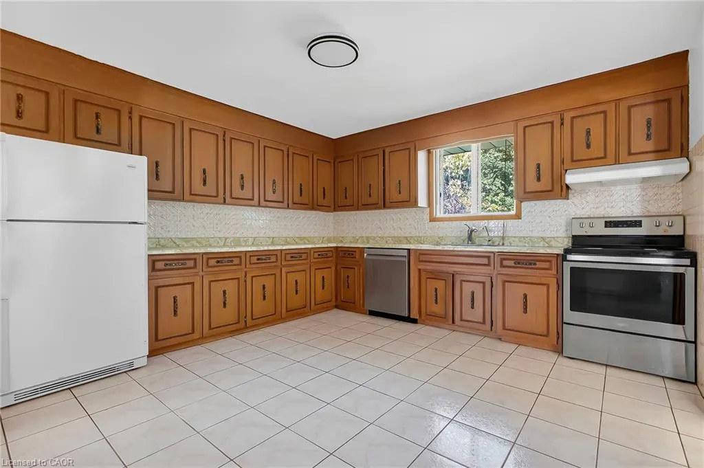 246 Thaler Avenue N, #Upper Level
