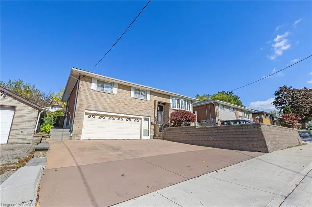 246 Thaler Avenue N, #Upper Level