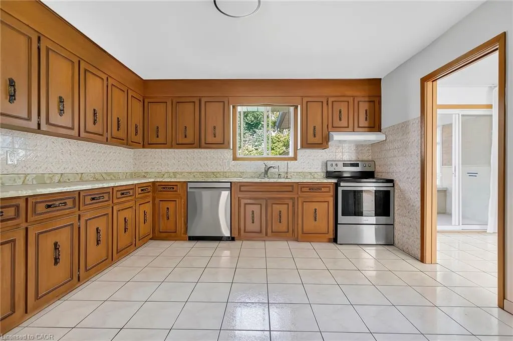 246 Thaler Avenue N, #Upper Level