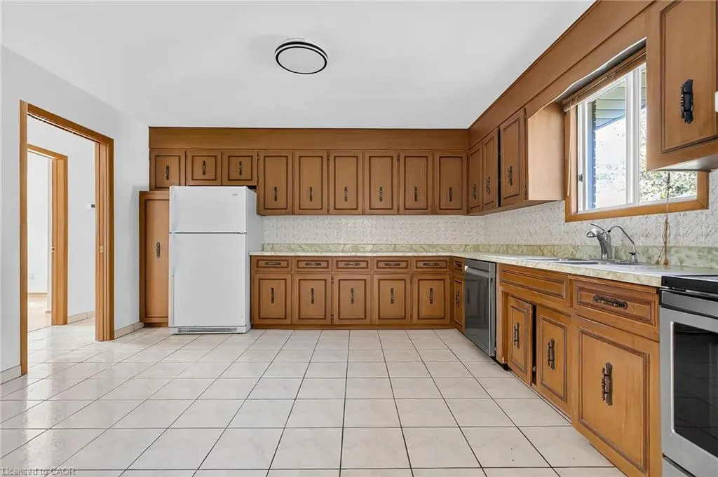 246 Thaler Avenue N, #Upper Level