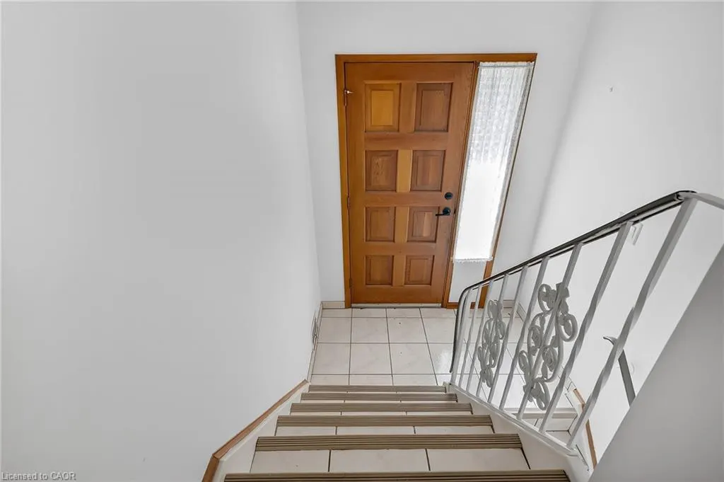 246 Thaler Avenue N, #Upper Level