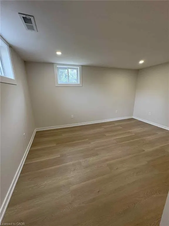 28 Victor Boulevard, #LOWER