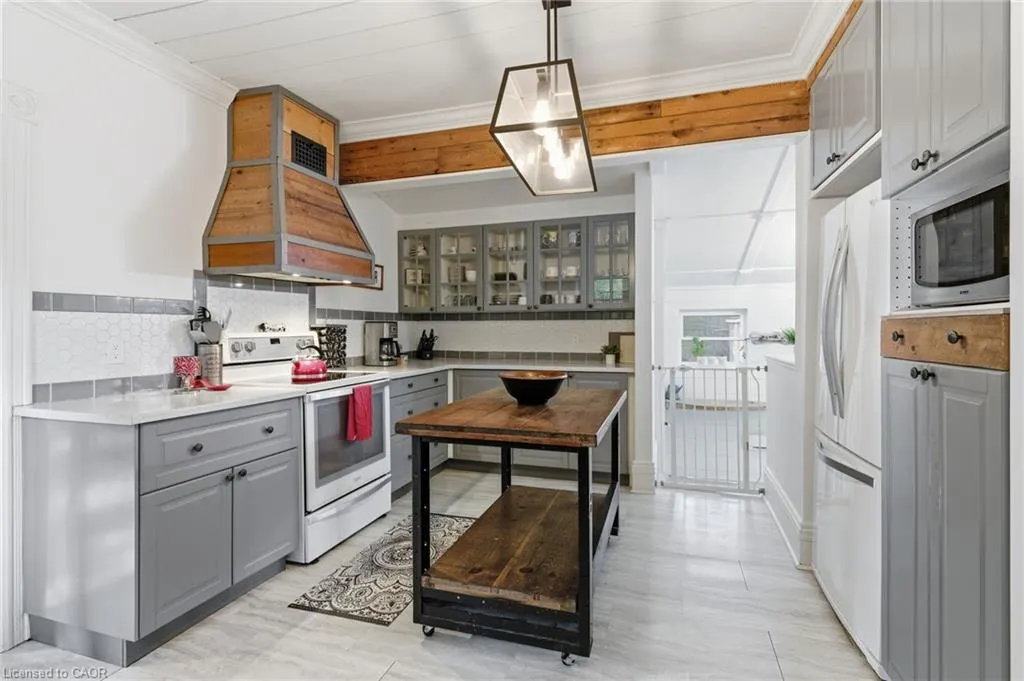 3 Shaw Avenue E
