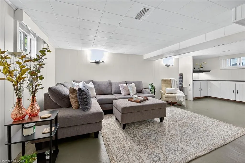 238 East 43rd Street