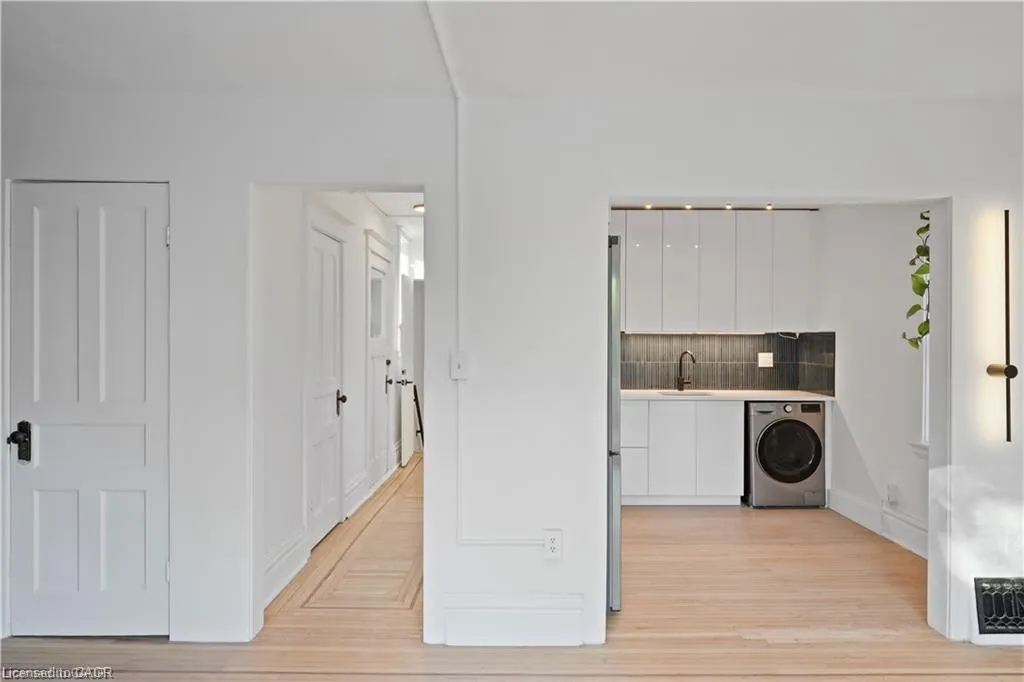 30 Jones Street, #2