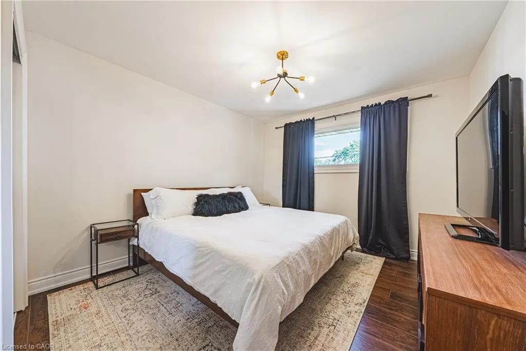 204 Fernwood Crescent