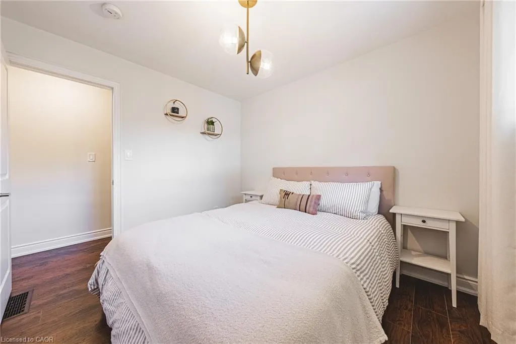 204 Fernwood Crescent