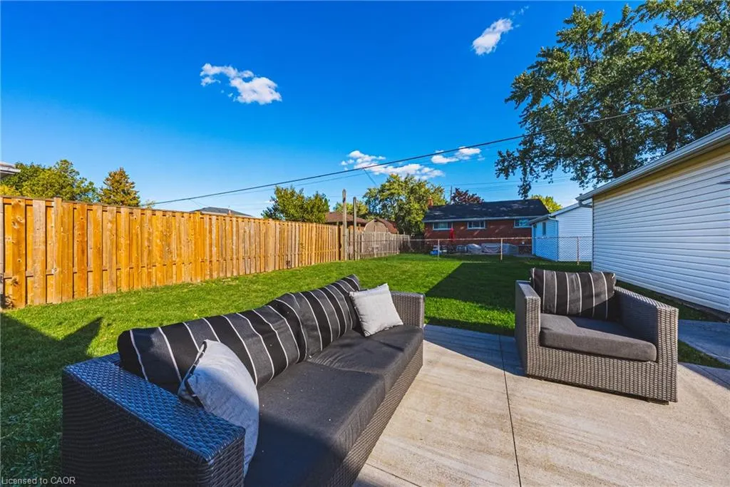 204 Fernwood Crescent
