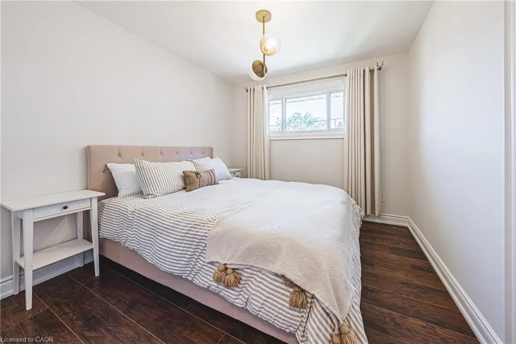 204 Fernwood Crescent