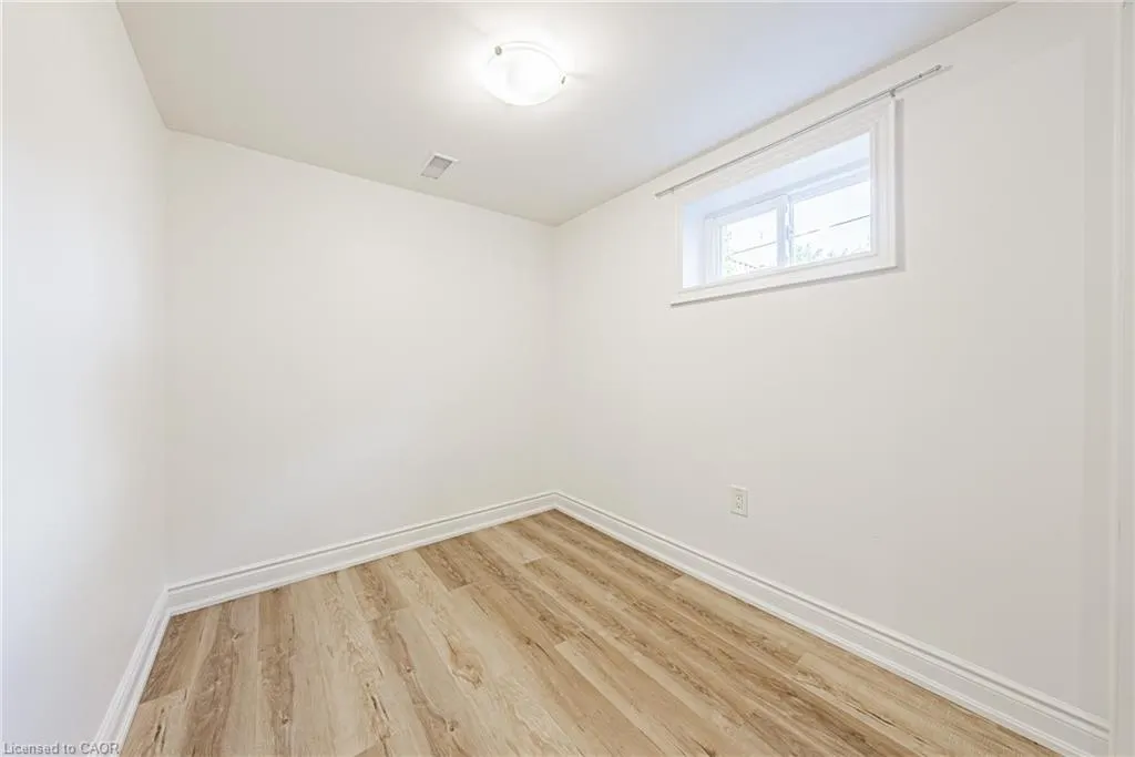 204 Fernwood Crescent