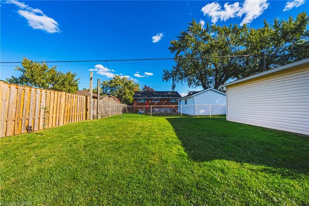 204 Fernwood Crescent