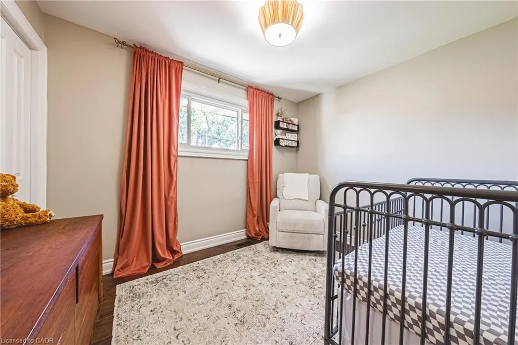 204 Fernwood Crescent
