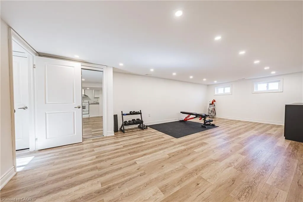 204 Fernwood Crescent