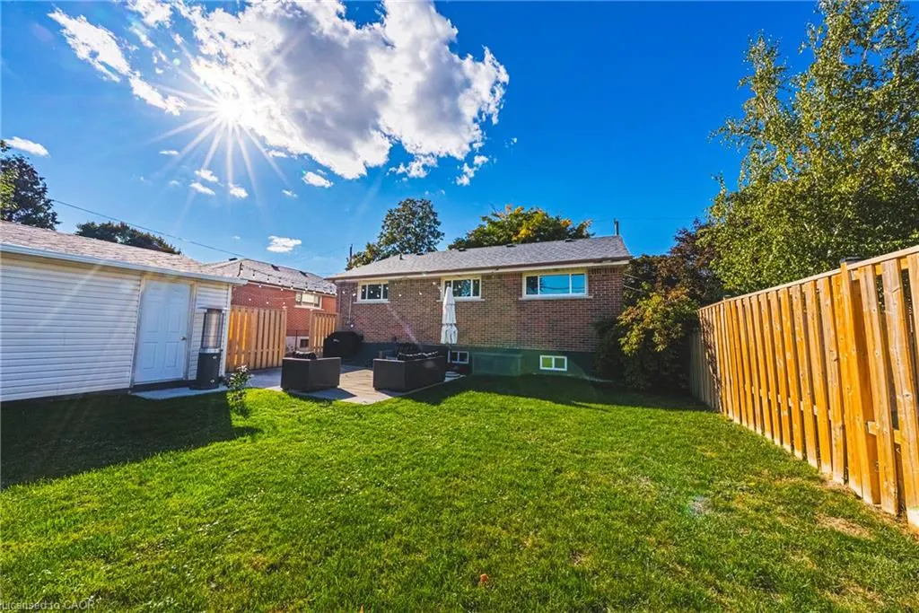 204 Fernwood Crescent