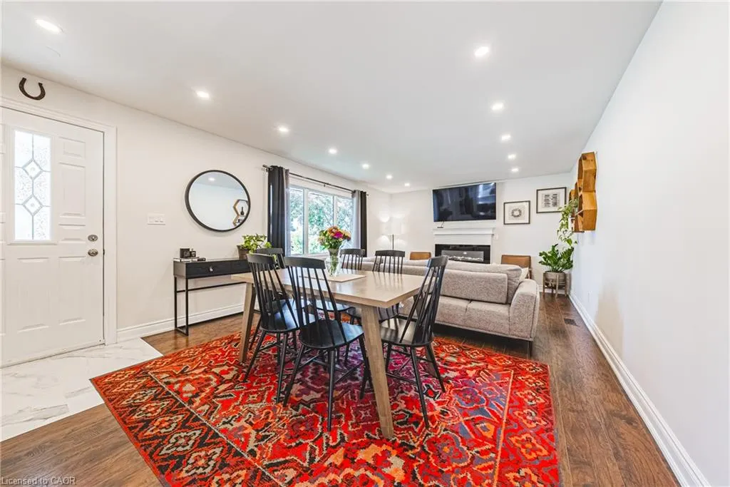 204 Fernwood Crescent