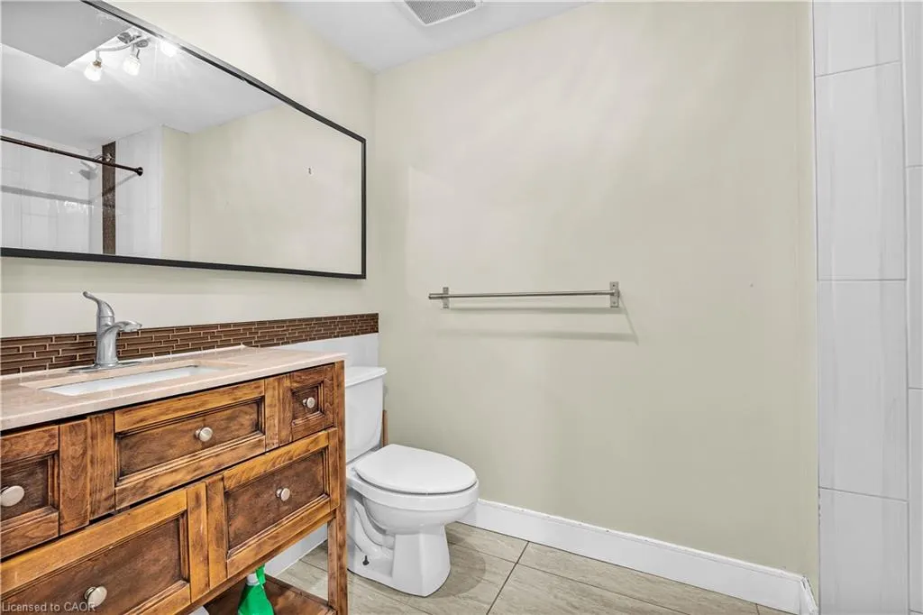 15 Oliver Court, #LOWER