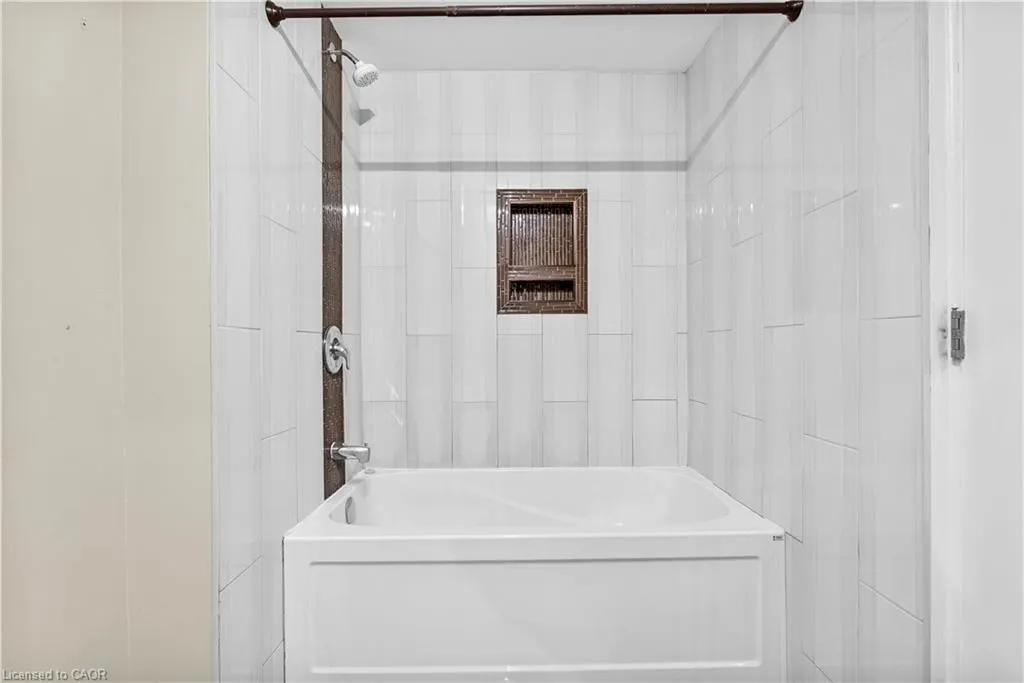 15 Oliver Court, #LOWER