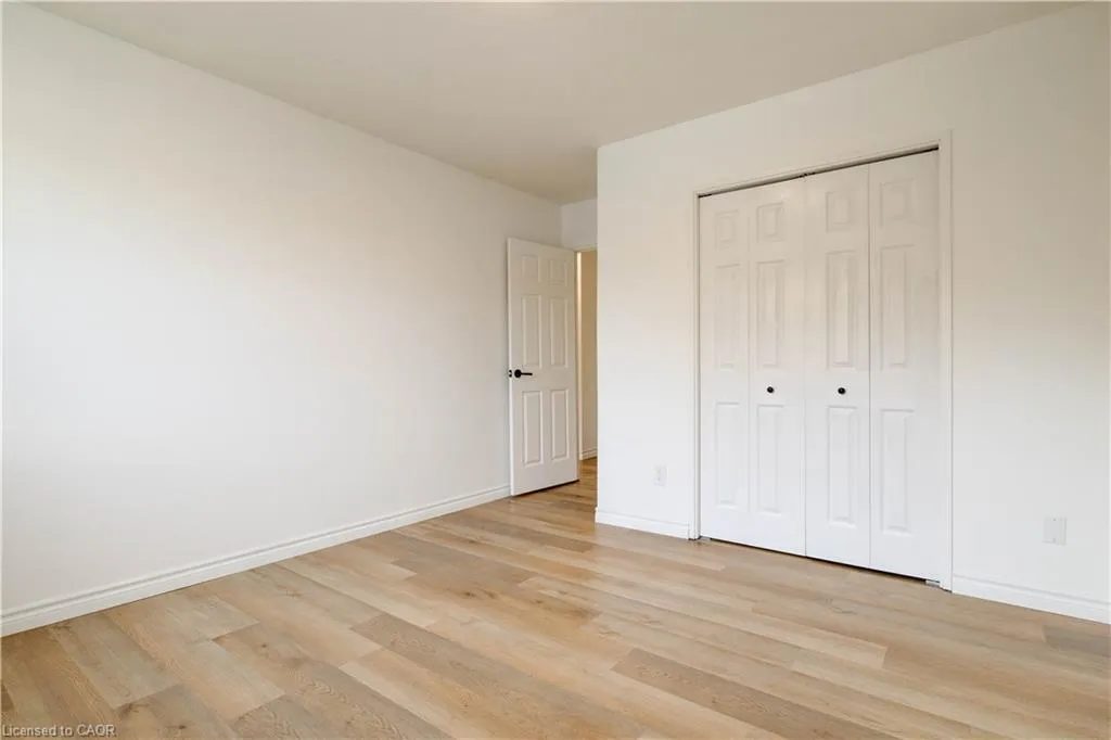283 Fairway Road N, #405
