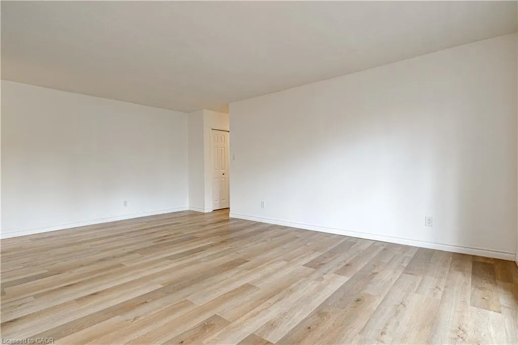 283 Fairway Road N, #405