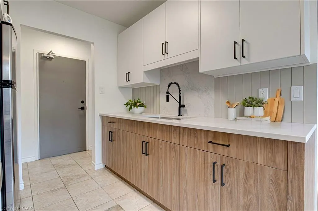 283 Fairway Road N, #405