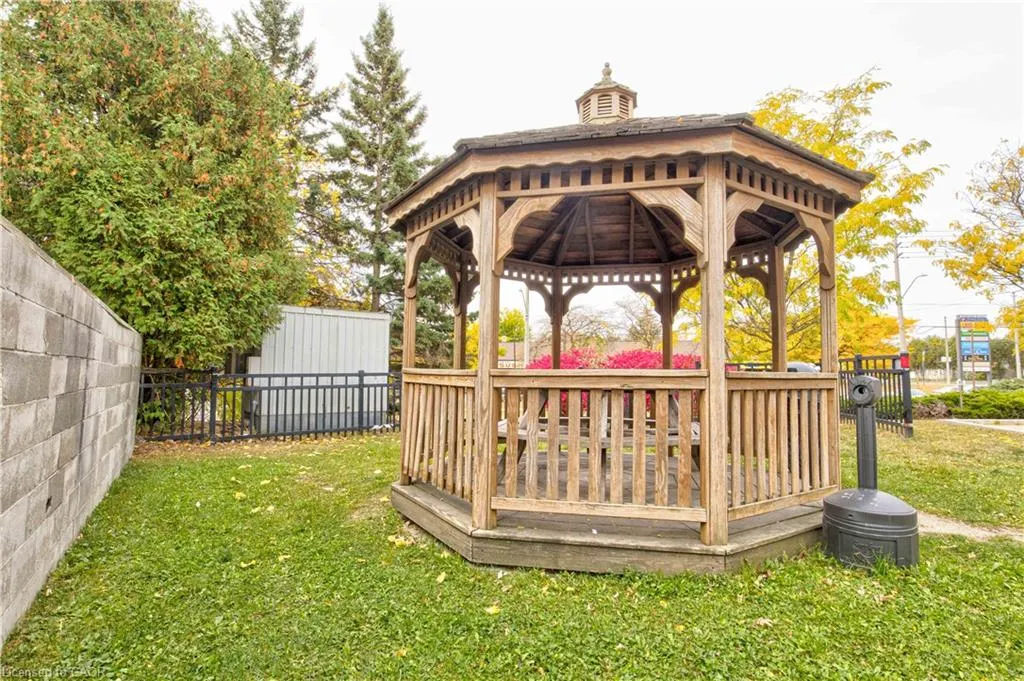 283 Fairway Road N, #405