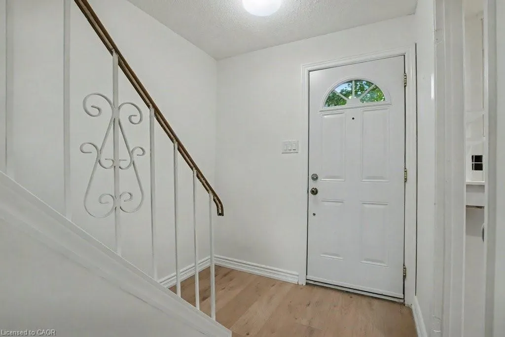 25 Upper Canada Drive, #17