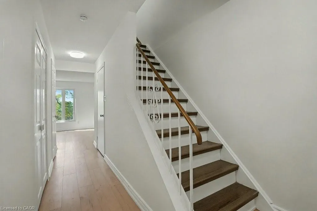 25 Upper Canada Drive, #17