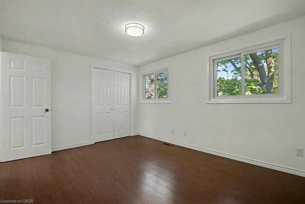 25 Upper Canada Drive, #17