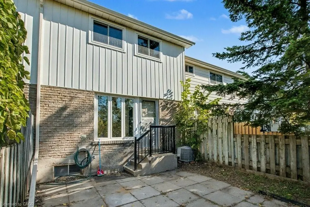25 Upper Canada Drive, #17