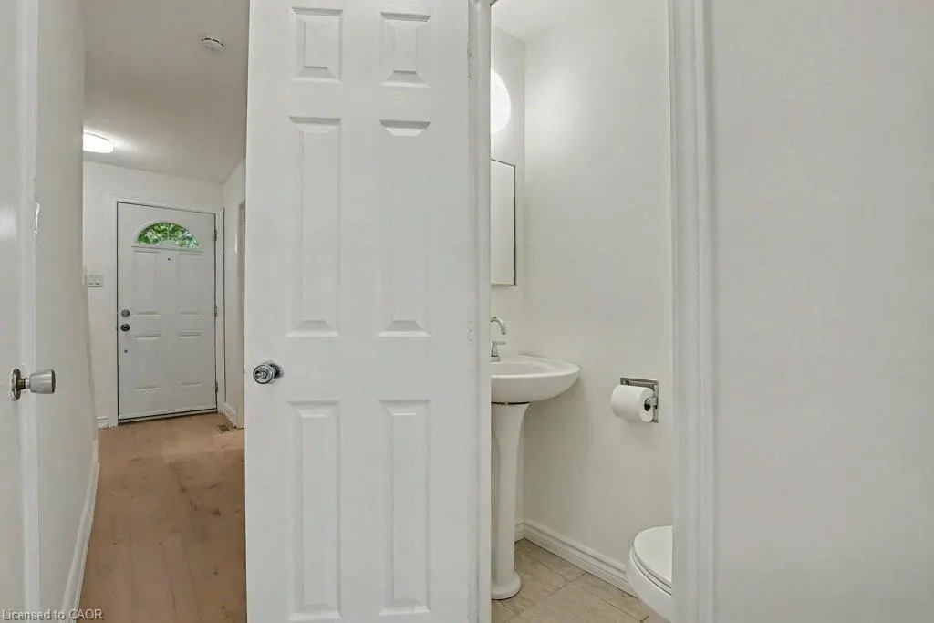 25 Upper Canada Drive, #17